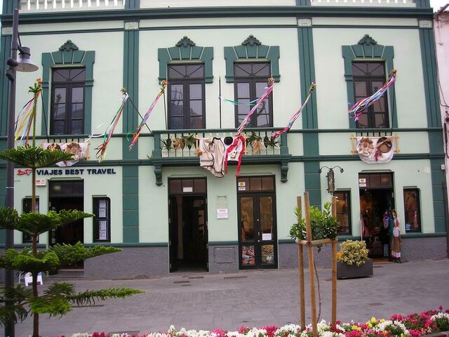 PATRIZIERHAUS MIT FIESTA SCHMUCK