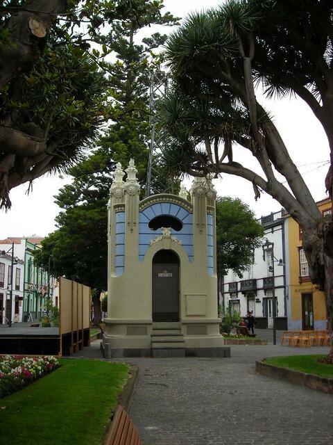 ALTES STROM-UMSPANNHÄUSCHEN