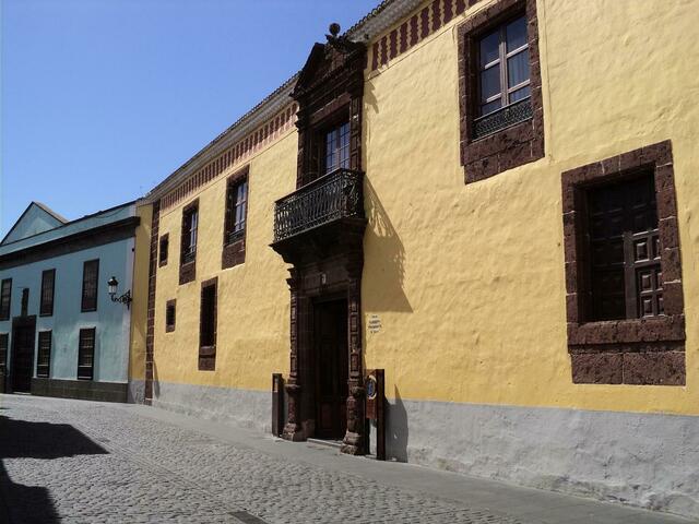 CASA ALVARO BRACAMONTE