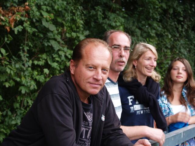 Ralf Waczakowski, Dieter Schickedanz, Kirsten und Kim Schäfer staunen