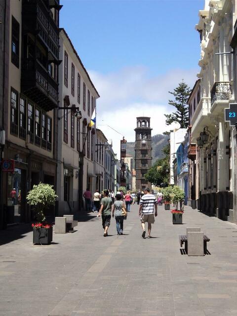 ERSTE FUßGÄNGERSTRAßE VON LA LAGUNA