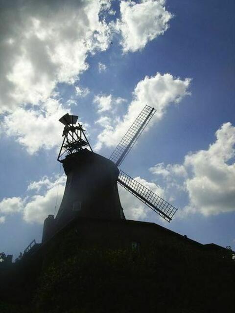 Mühle im Gegenlicht