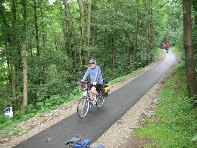 Radweg neu asphaltiert
