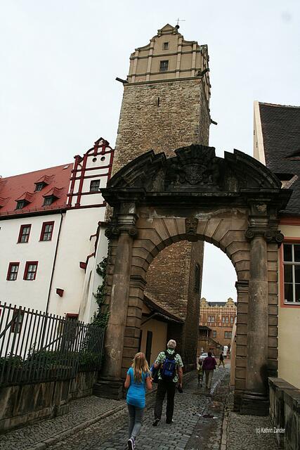 barockes Schloßportal mit Blauem Turm