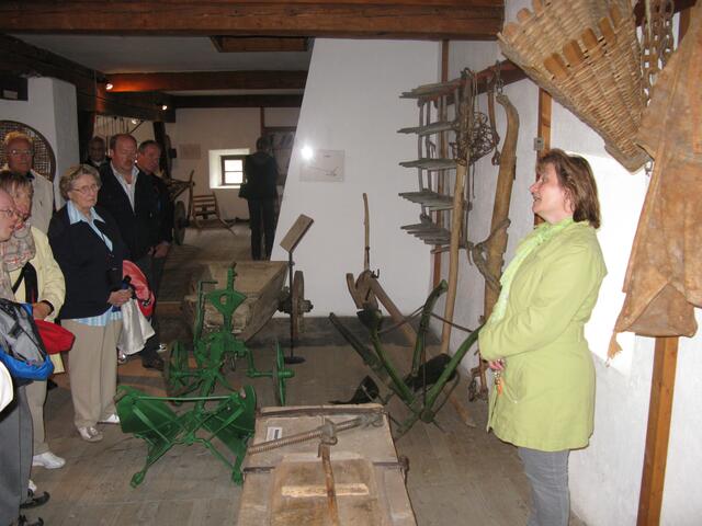 Erklärungen der Schlossführerin