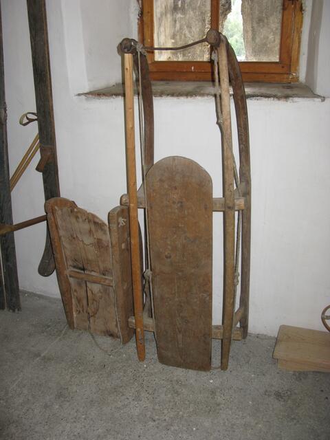 Mit solchen Schlitten fuhr man früher