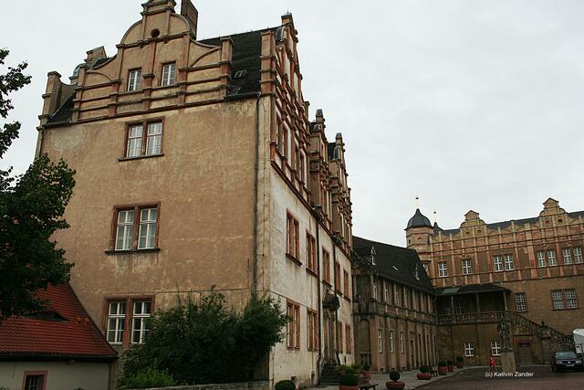 Schloßhof mit Christianenbau und einem Teil des Langhaus
