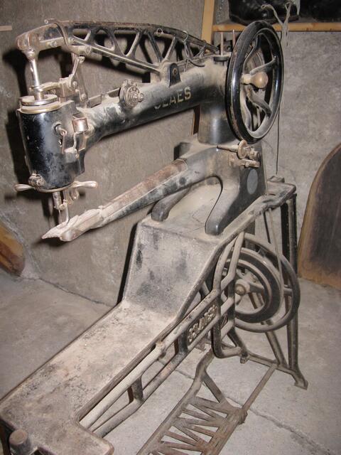 Alte Werksnähmaschine