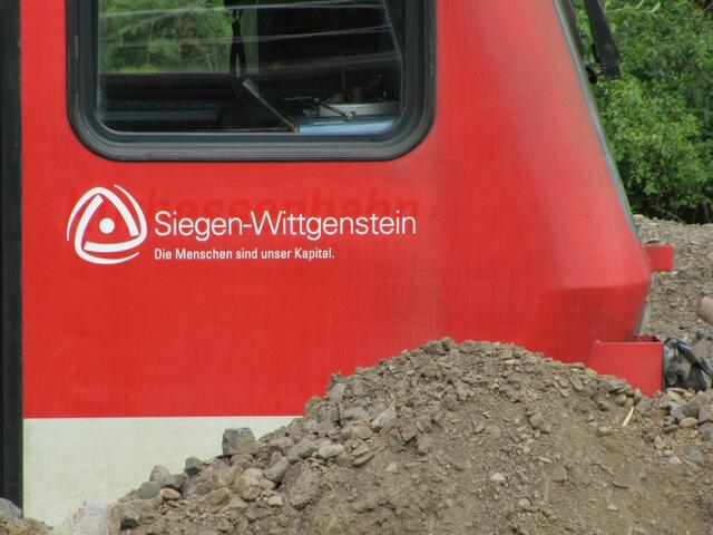 Triebwagen 628 228 wirbt für Siegen-Wittgenstein