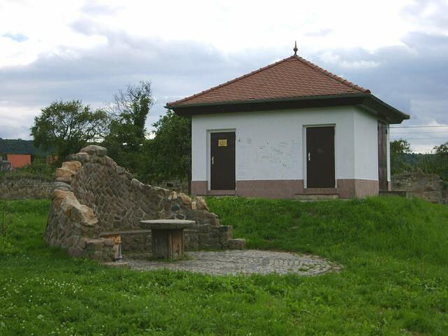 Die"Grotte" läd zum verweilen ein.