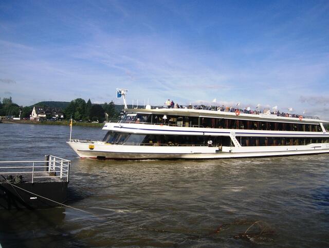 die "Rheinprinzessin" an der Anlegestelle in Linz am Rhein