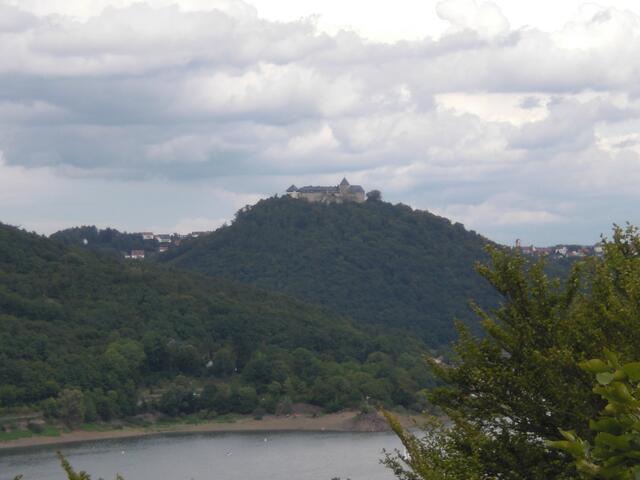 Waldeck (mit Schloss) etwas näher heran geholt.
