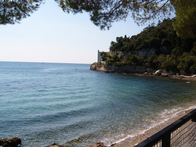 Auffahrt zum Schloss Miramare