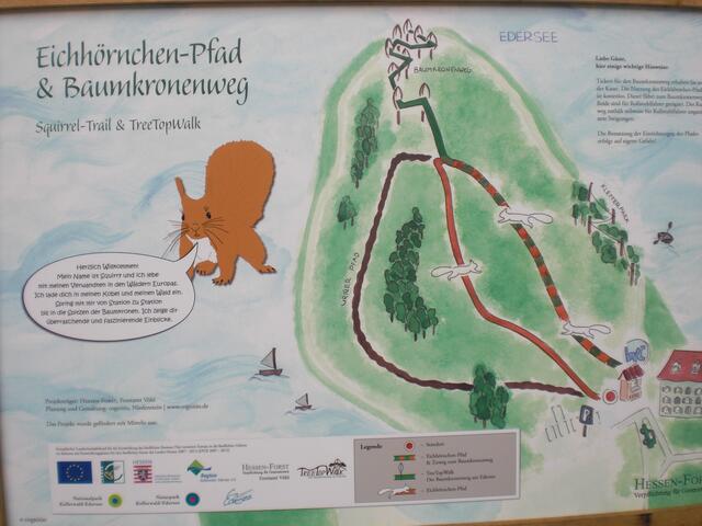 Der Eichhörnchen-Pfad mit seinen Spiel- und Lernmöglichkeiten kann ohne Eintritt genutzt werden. Der Eintritt gilt nur für den grün markierten Teil an der Spitze der Halbinsel.