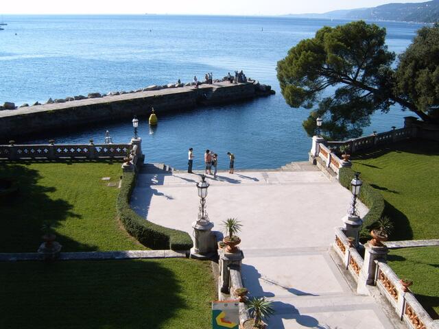 Mole von Schloss Miramare mit Sphinx