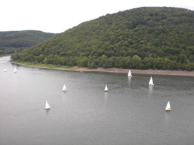 Segelboote auf dem Edersee.