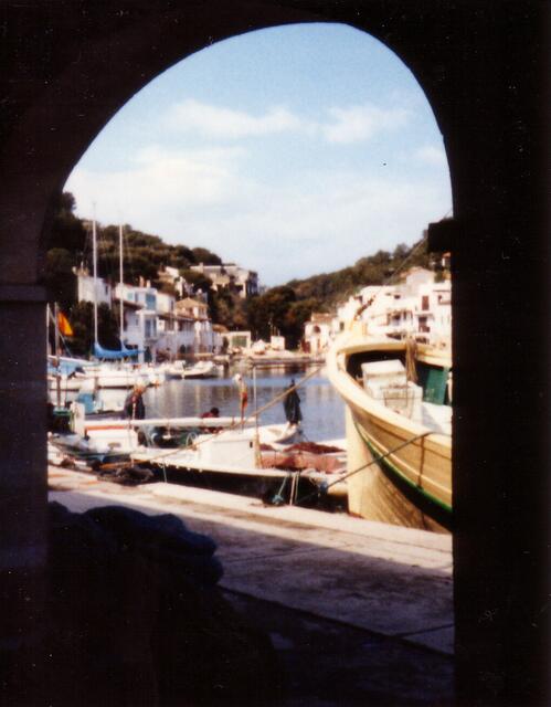Cala Figuera, die Insel der Jugend, hier sind viele Herbergen, Discos und Bars.