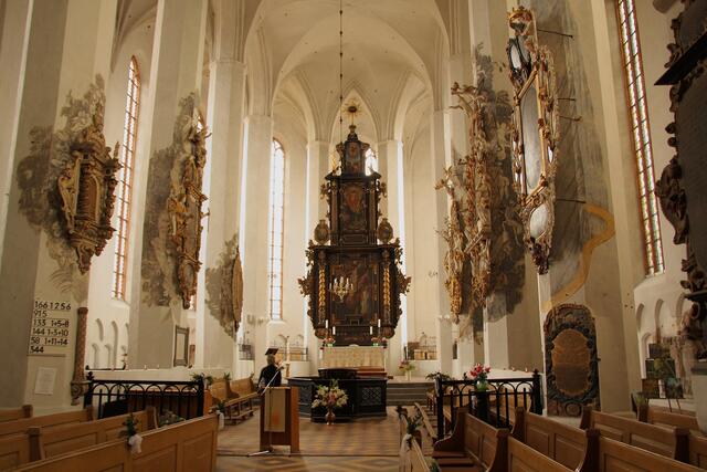 Innenansicht mit Hochaltar