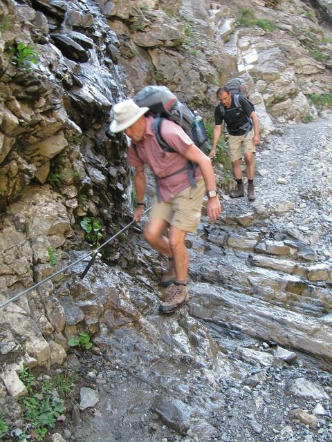 Der nasse Abstieg, das Wasser lief in Strömen den Berg runter