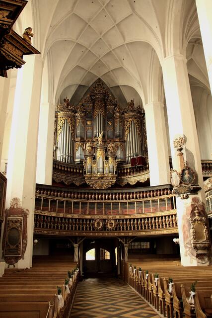 Die Kirche verfügt über 1100 Sitzplätze