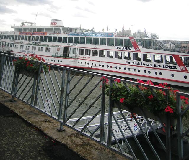 Um 15:00 Uhr legt das Schiff wieder von Linz ab - ohne mich