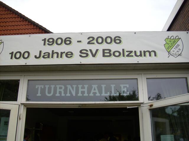 St. Nicolai zieht in die Turnhalle um: Unser Gastgeber hat gut improvisieren können.