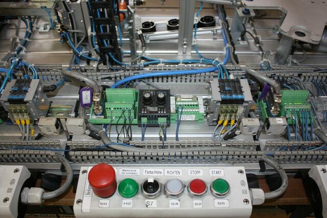 Programmierbares Modell einer Maschine