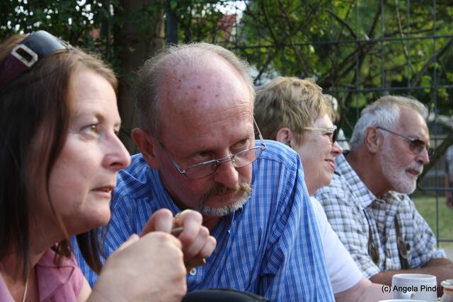 Blick über die Brille... (fürchterlich ernst ;-) )