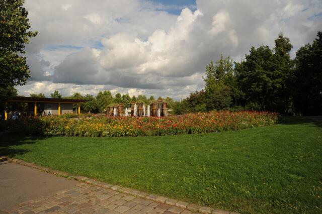 Blütenpracht am Haupteingang.