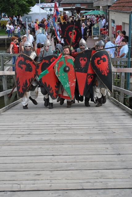 Der sogenannte Schildwall - Besucher hatten keine Chance die Brücke zu überqueren...