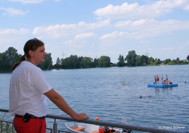 Wasserwacht Friedberg - Michael Brandmair beim Wachdienst am Friedberger Baggersee