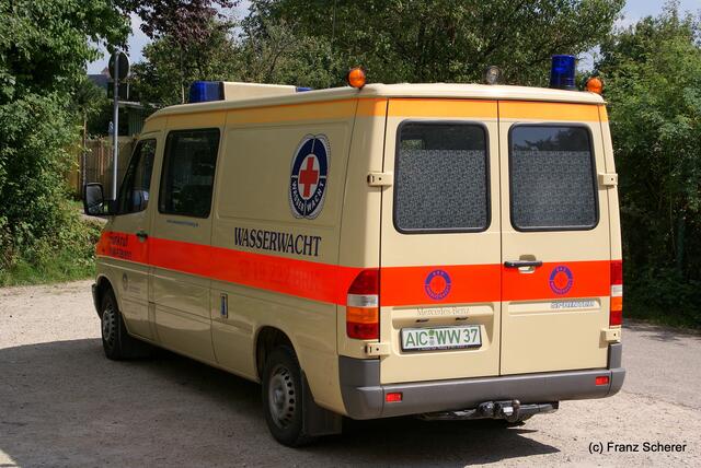 Wasserwacht Friedberg - Einsatzfahrzeug der Schnelleinsatzgruppe (SEG)