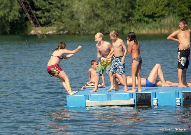 Wasserwacht Friedberg - Wachen, damit die Freude  am kühlen Nass nicht traurig endet