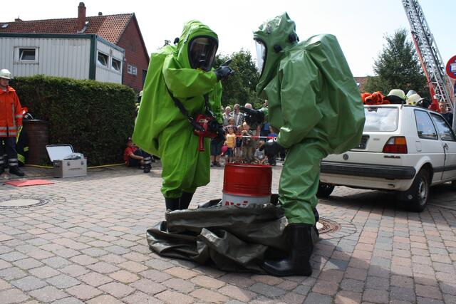 Das fragwürdige Objekt wird gesichert | Foto: Uwe Wolf