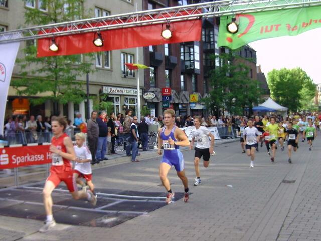 Start des Regulären 2Km Laufes, in Blau der spätere Sieger...