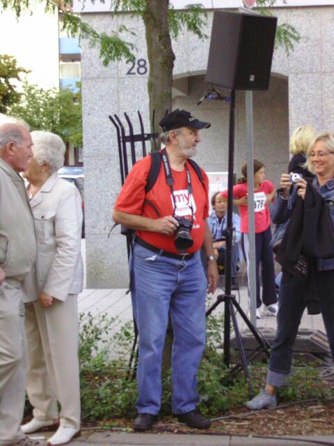 MyHeimat User Kurt Battermann wartet auf den Start des 4Km Laufes wo auch MyHeimat Redakteure mit gelaufen sind