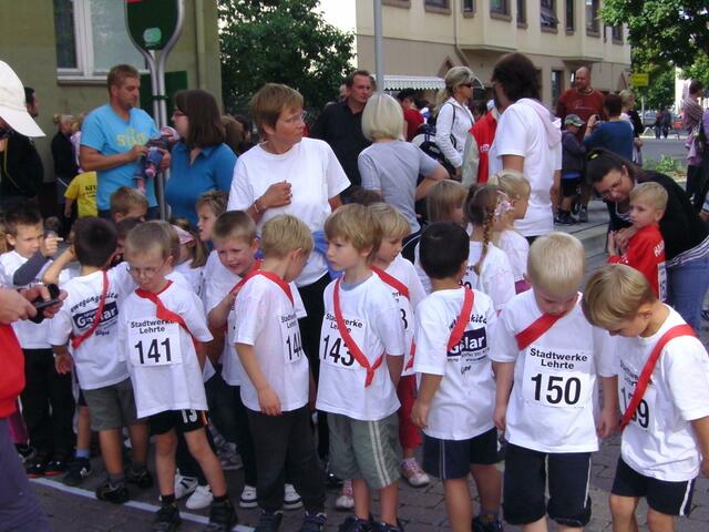 Die Kids sind schon aufgeregt und warten auf den Start