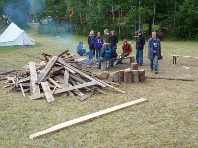 Lagereinrichtung fertig als Brennholz