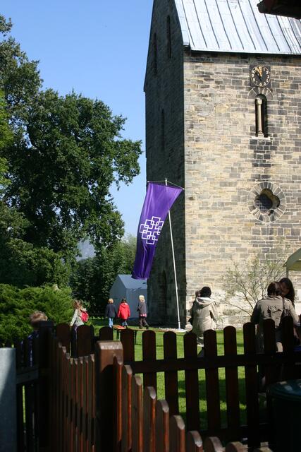 Das Gelände um die Kirche herum wird zur Festmeile