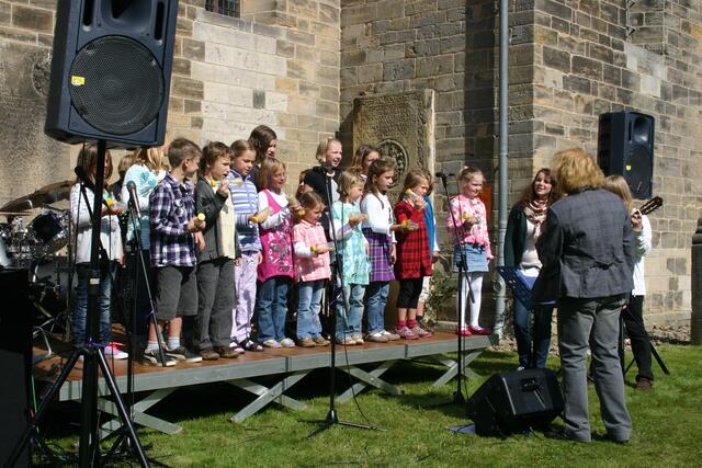 Ihre Rasseln haben sie selbst gebastelt