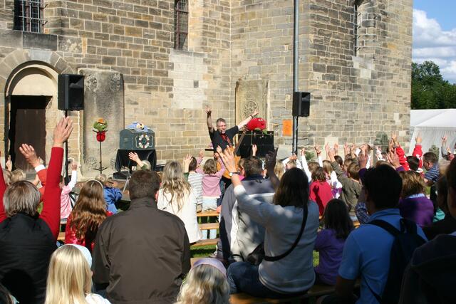 Uwe Lal begrüßt sein Publikum