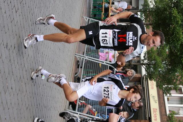 Vater und Sohn gemeinsam meistern sie 4km