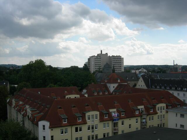 Blick vom DGB-Haus zum Hochhaus in der Diezstraße
