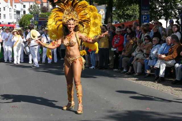 diese reizende Brasilianerin tanzte auf Sambarhytmen