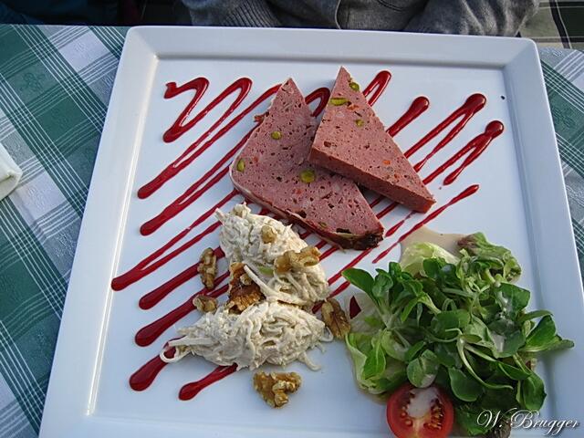 Macht optisch was her, Geschmack eher neutral (Hirsch-Terrine)