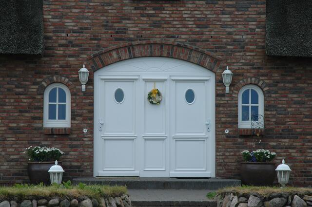 Ja, hat die Liebe noch Macht in unseren Häusern und Straßen, Zuhause und in der Arbeit? Welche Gestalten der Liebe gibt es? Das ist die Frage. Euch alles Liebe und Gute!