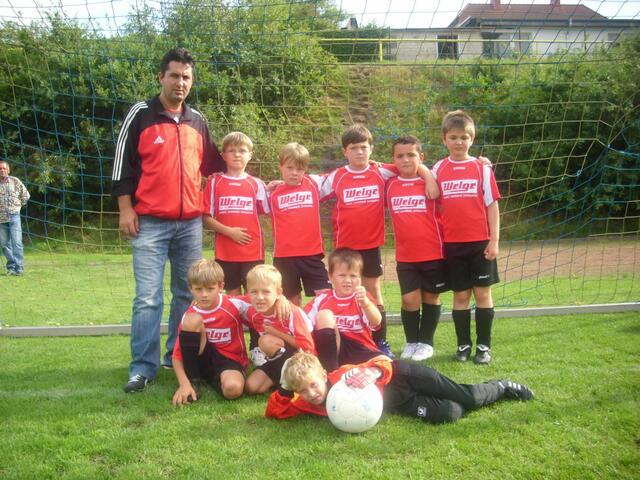 Die F-Jugend der Sportfreunde, mit Trainer Xheladin