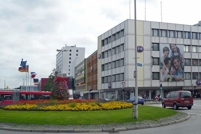 Der Berliner Platz in unmittelbarer Nähe der Holstenstraße