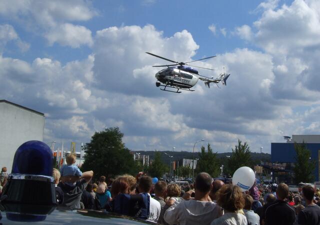 Polizeihubschrauber landet