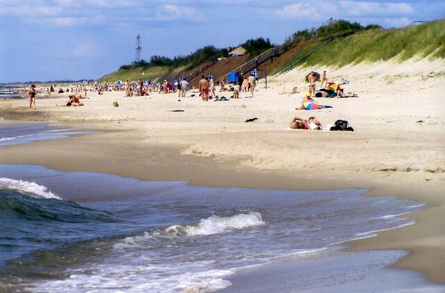 Sorry, wenn ein Nackter entdeckt wird, aber es gibt  keinen ausgewiesenen FKK-Strand, hier liegen alle bunt durcheinander